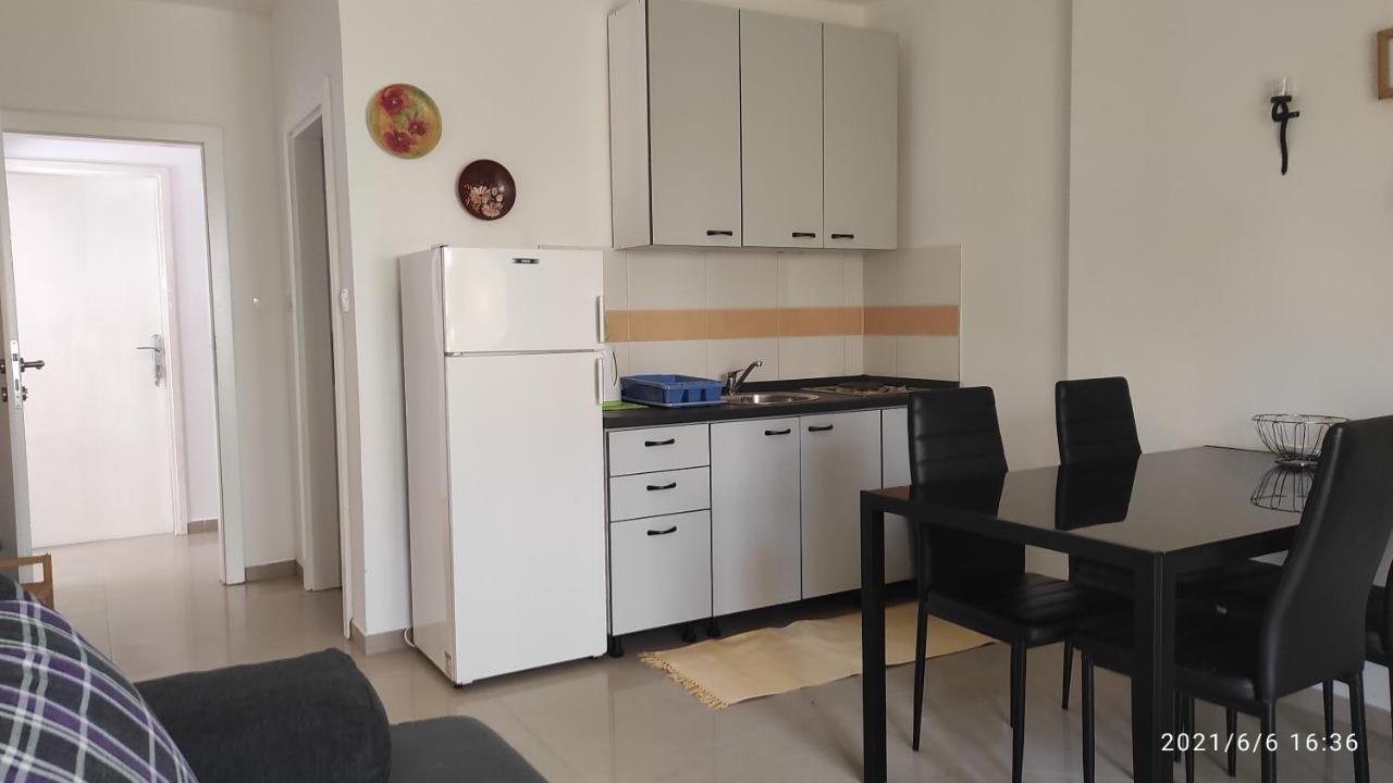 Apartmani MILLE Starigrad Paklenica Bagian luar foto